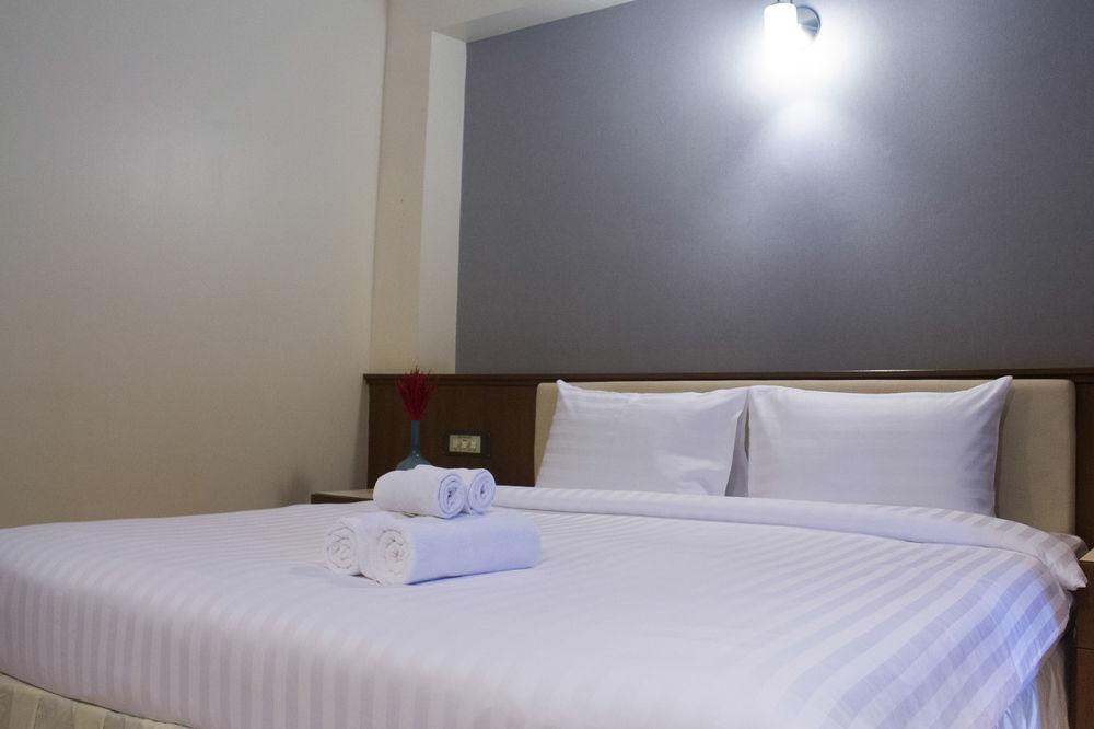 Hatyai Holiday Hotel หาดใหญ่ ภายนอก รูปภาพ