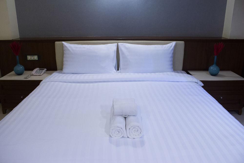 Hatyai Holiday Hotel หาดใหญ่ ภายนอก รูปภาพ