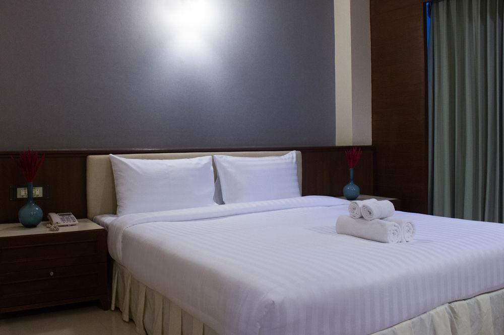 Hatyai Holiday Hotel หาดใหญ่ ภายนอก รูปภาพ
