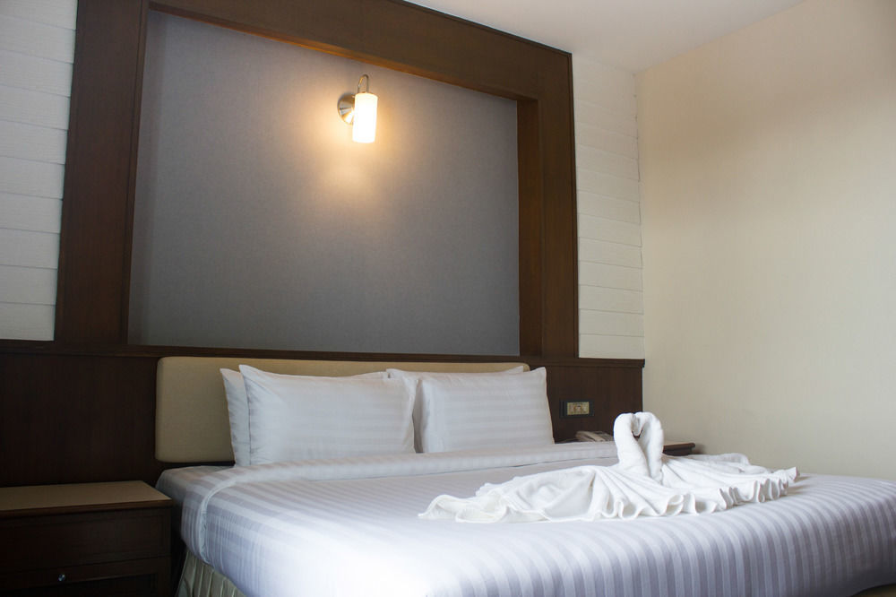 Hatyai Holiday Hotel หาดใหญ่ ภายนอก รูปภาพ