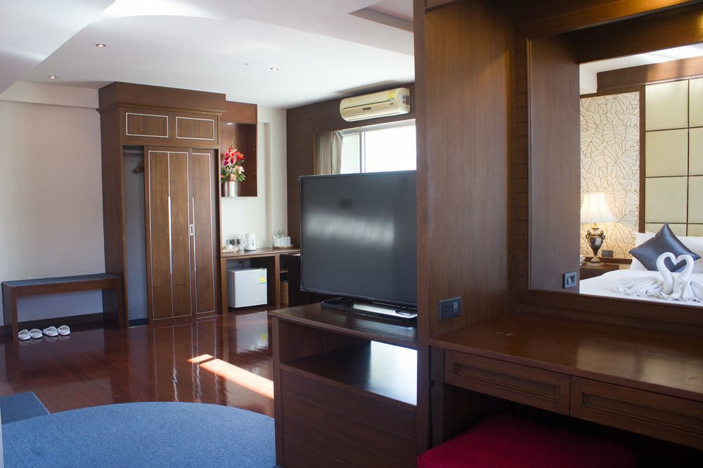 Hatyai Holiday Hotel หาดใหญ่ ภายนอก รูปภาพ