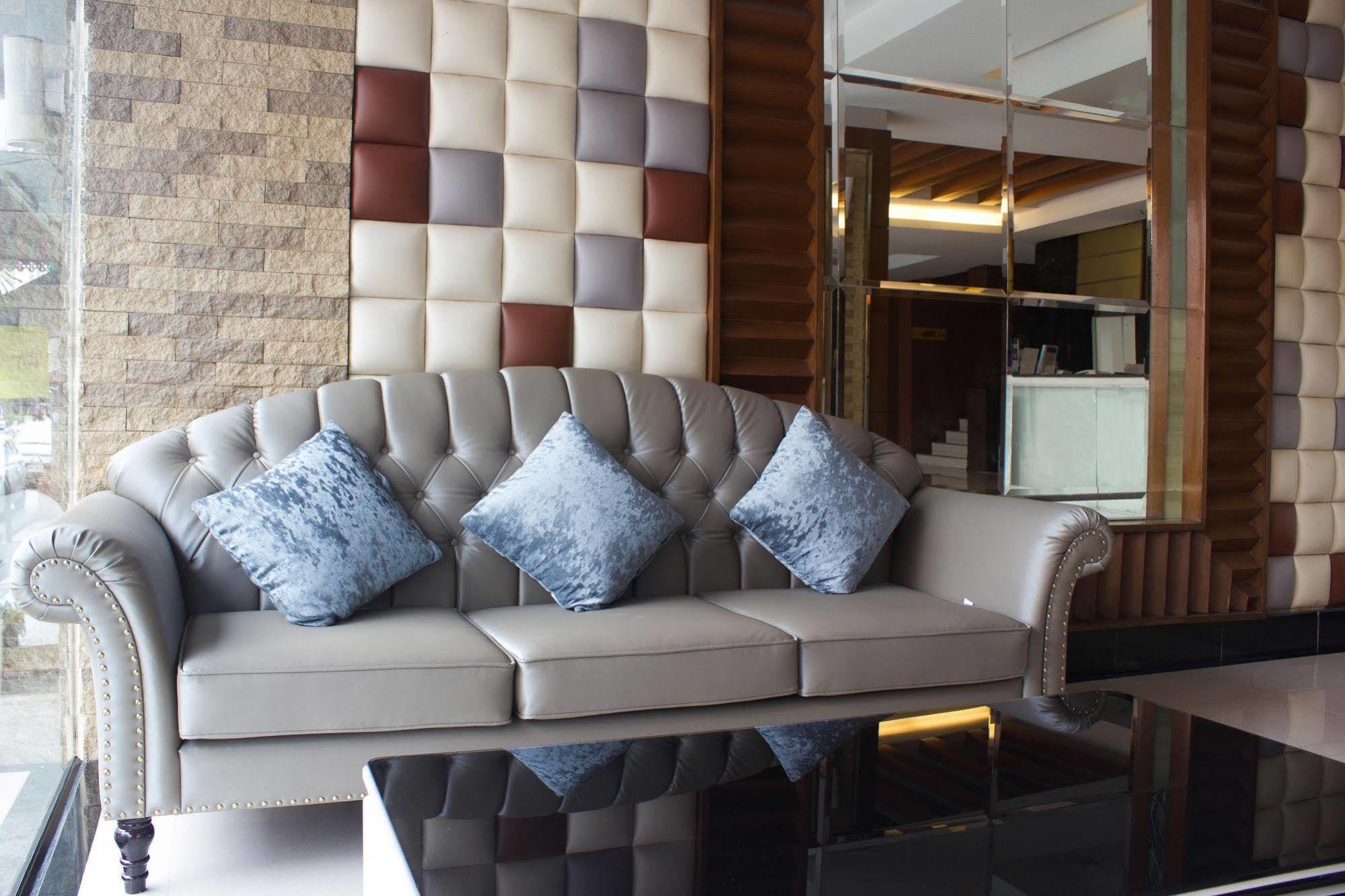 Hatyai Holiday Hotel หาดใหญ่ ภายนอก รูปภาพ