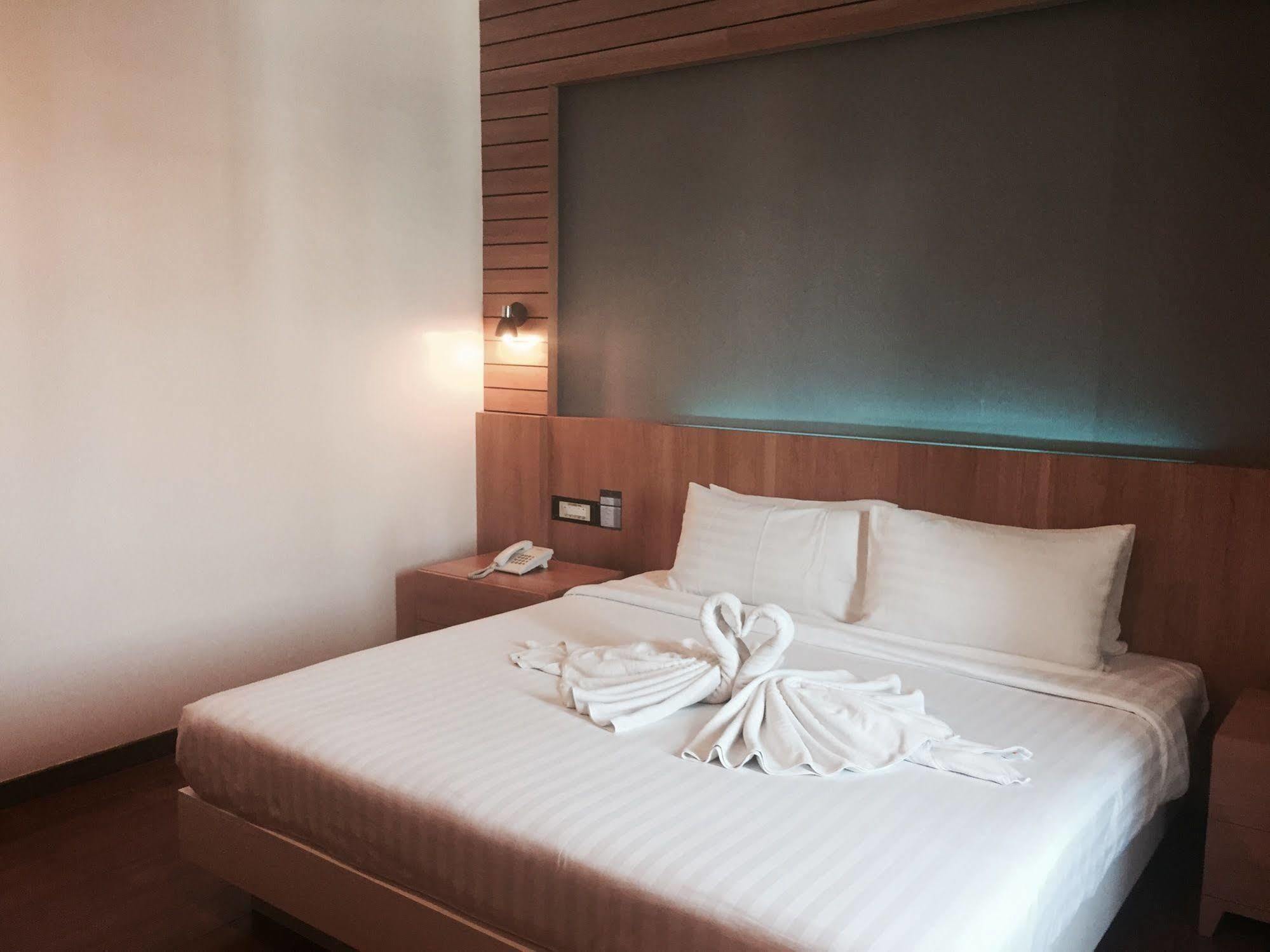Hatyai Holiday Hotel หาดใหญ่ ภายนอก รูปภาพ