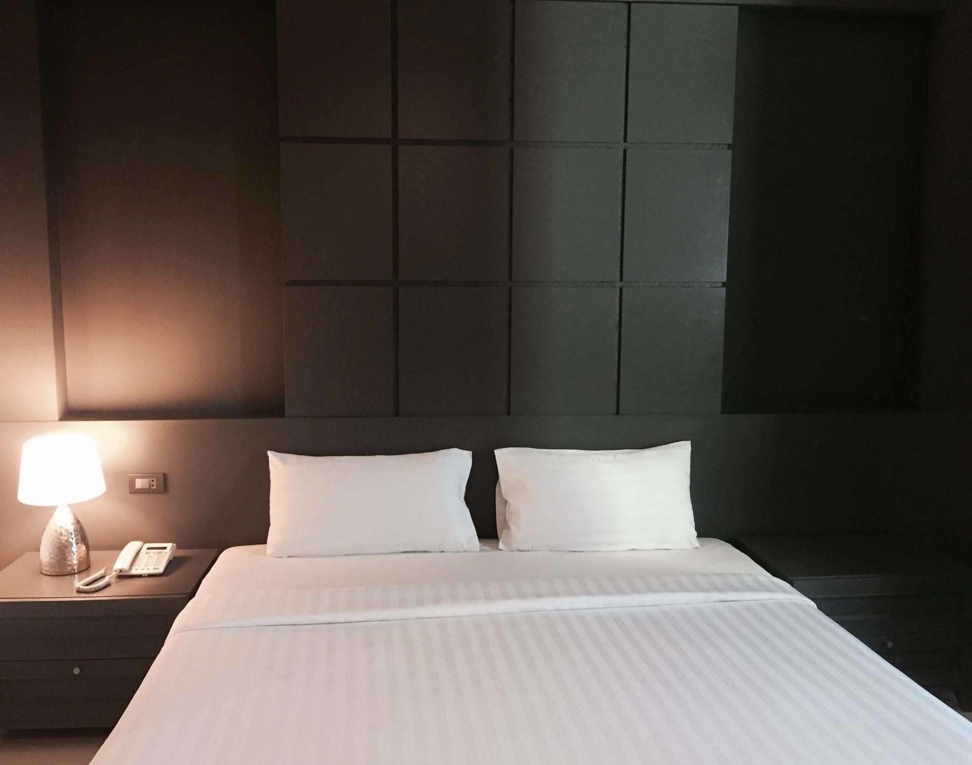 Hatyai Holiday Hotel หาดใหญ่ ภายนอก รูปภาพ