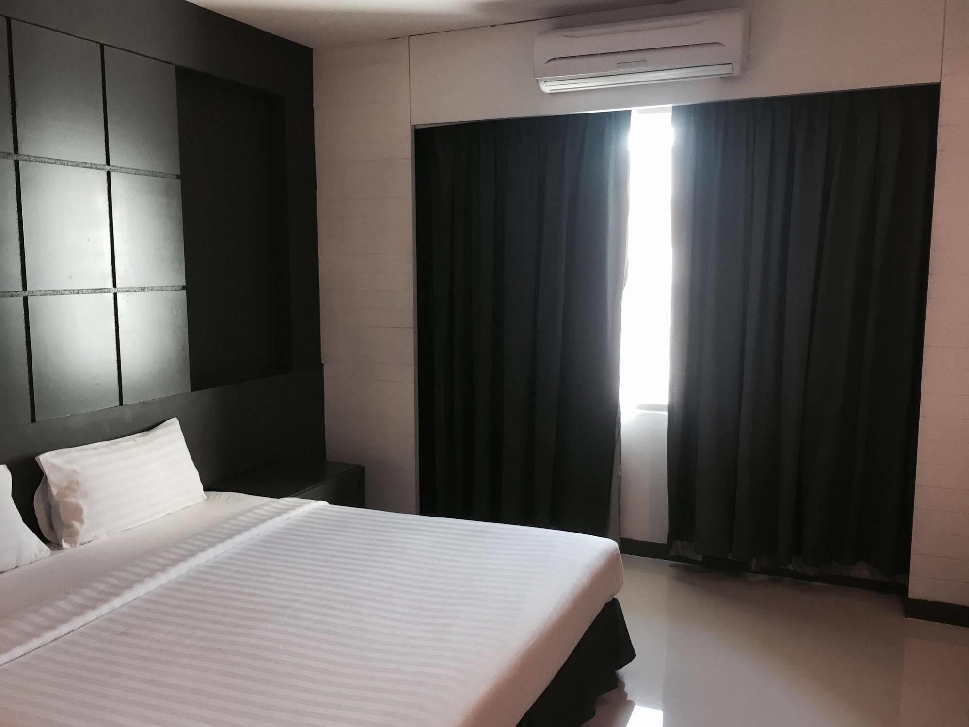 Hatyai Holiday Hotel หาดใหญ่ ภายนอก รูปภาพ