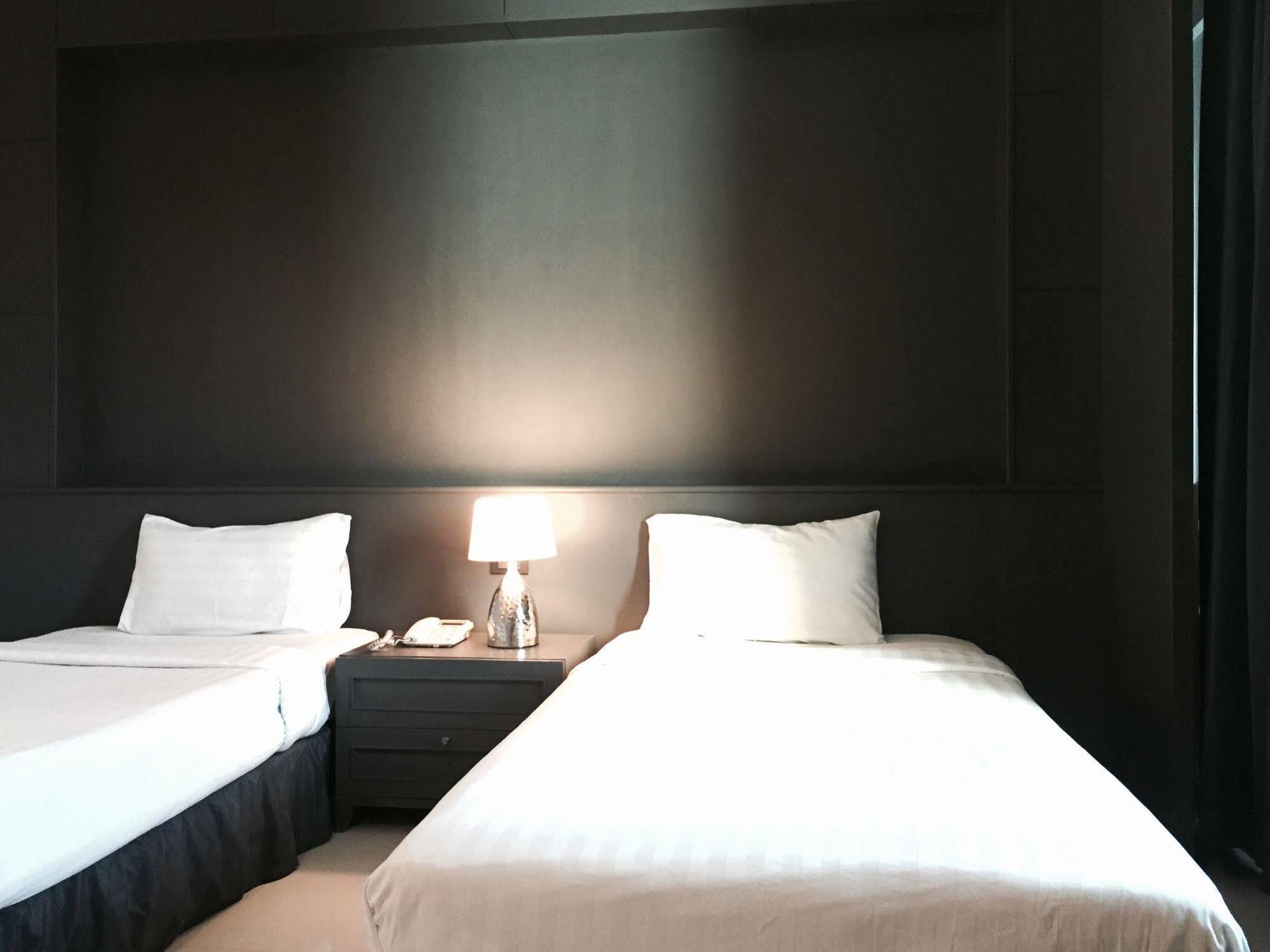 Hatyai Holiday Hotel หาดใหญ่ ภายนอก รูปภาพ