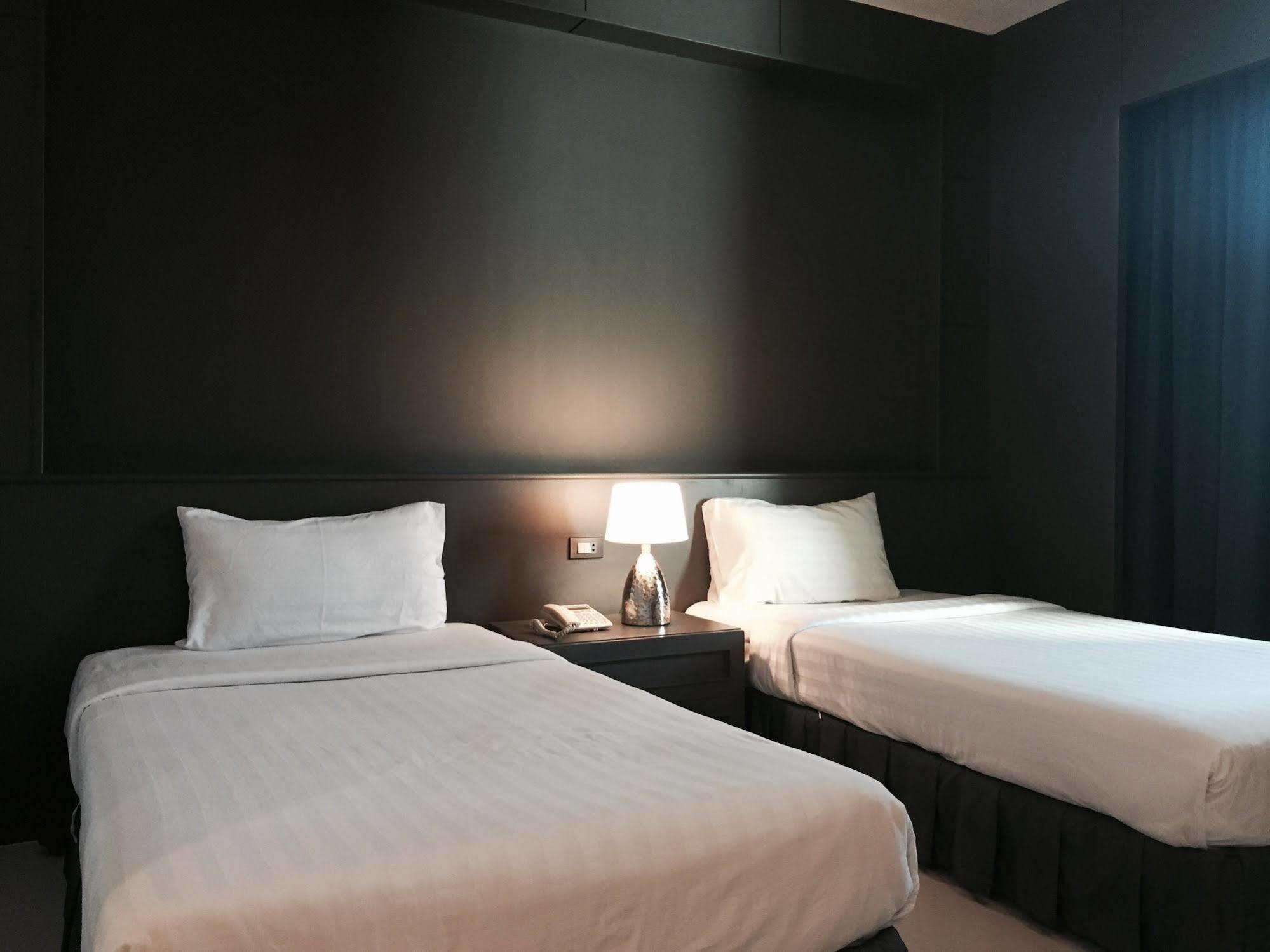Hatyai Holiday Hotel หาดใหญ่ ภายนอก รูปภาพ