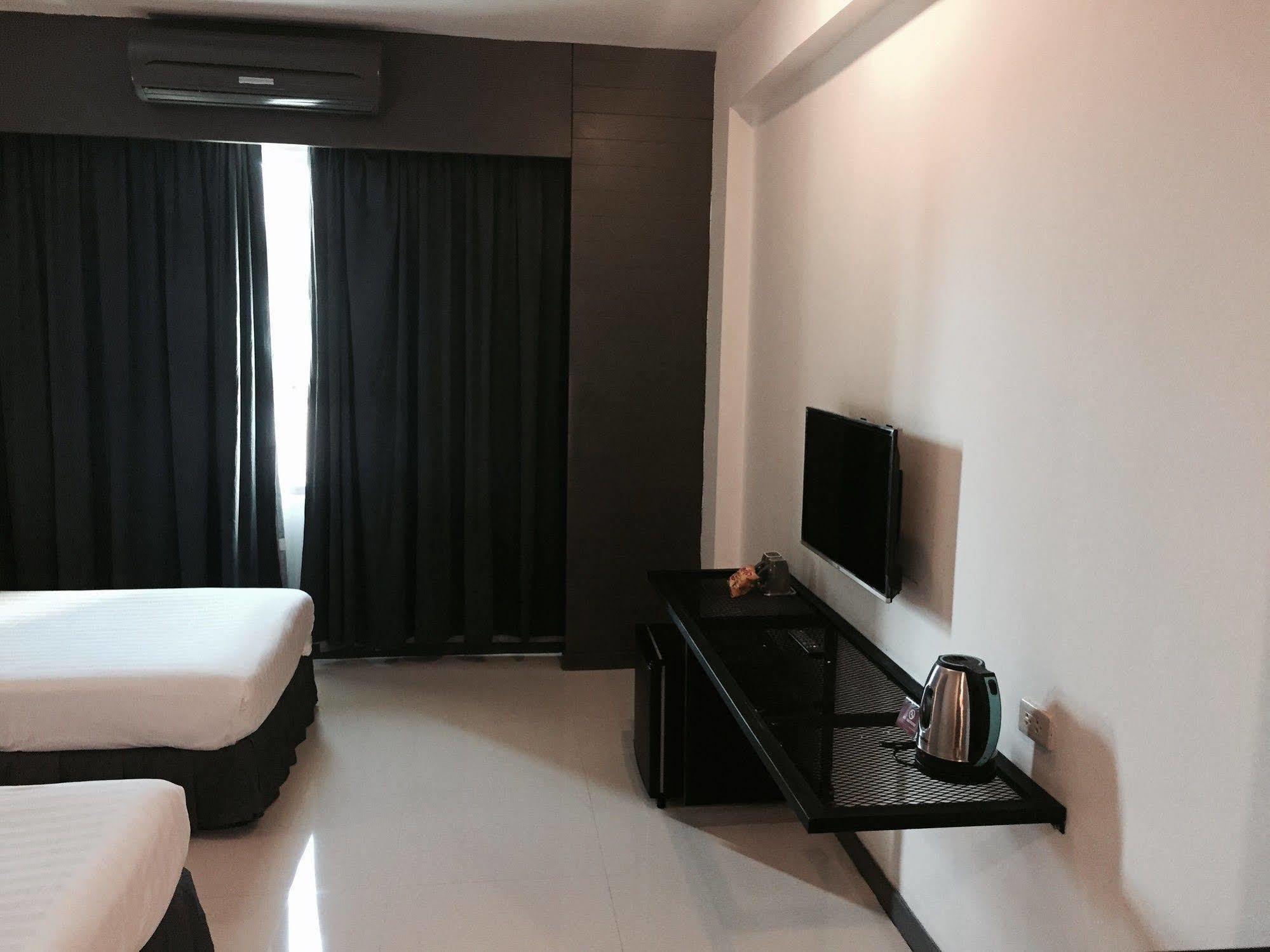 Hatyai Holiday Hotel หาดใหญ่ ภายนอก รูปภาพ