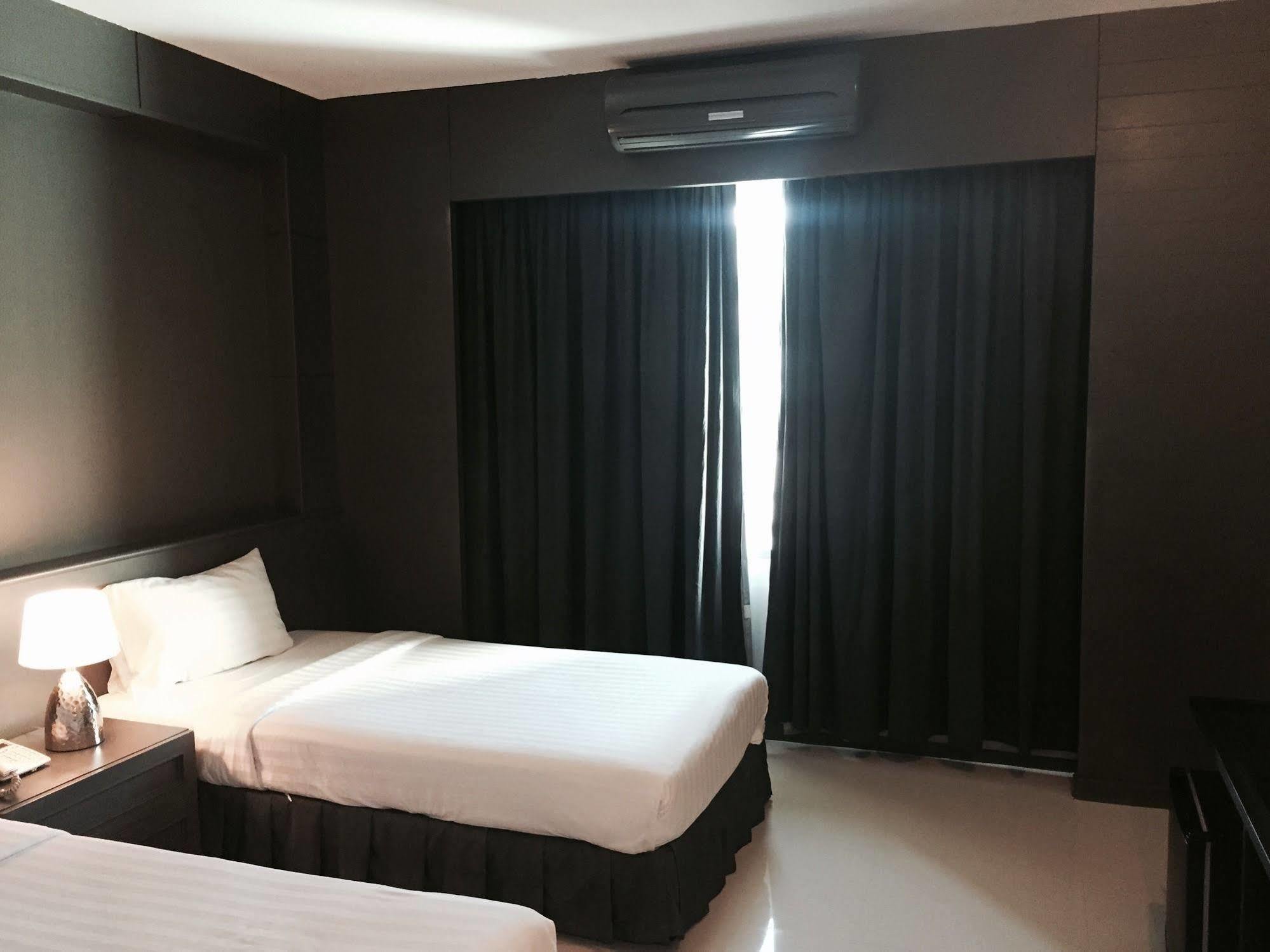 Hatyai Holiday Hotel หาดใหญ่ ภายนอก รูปภาพ