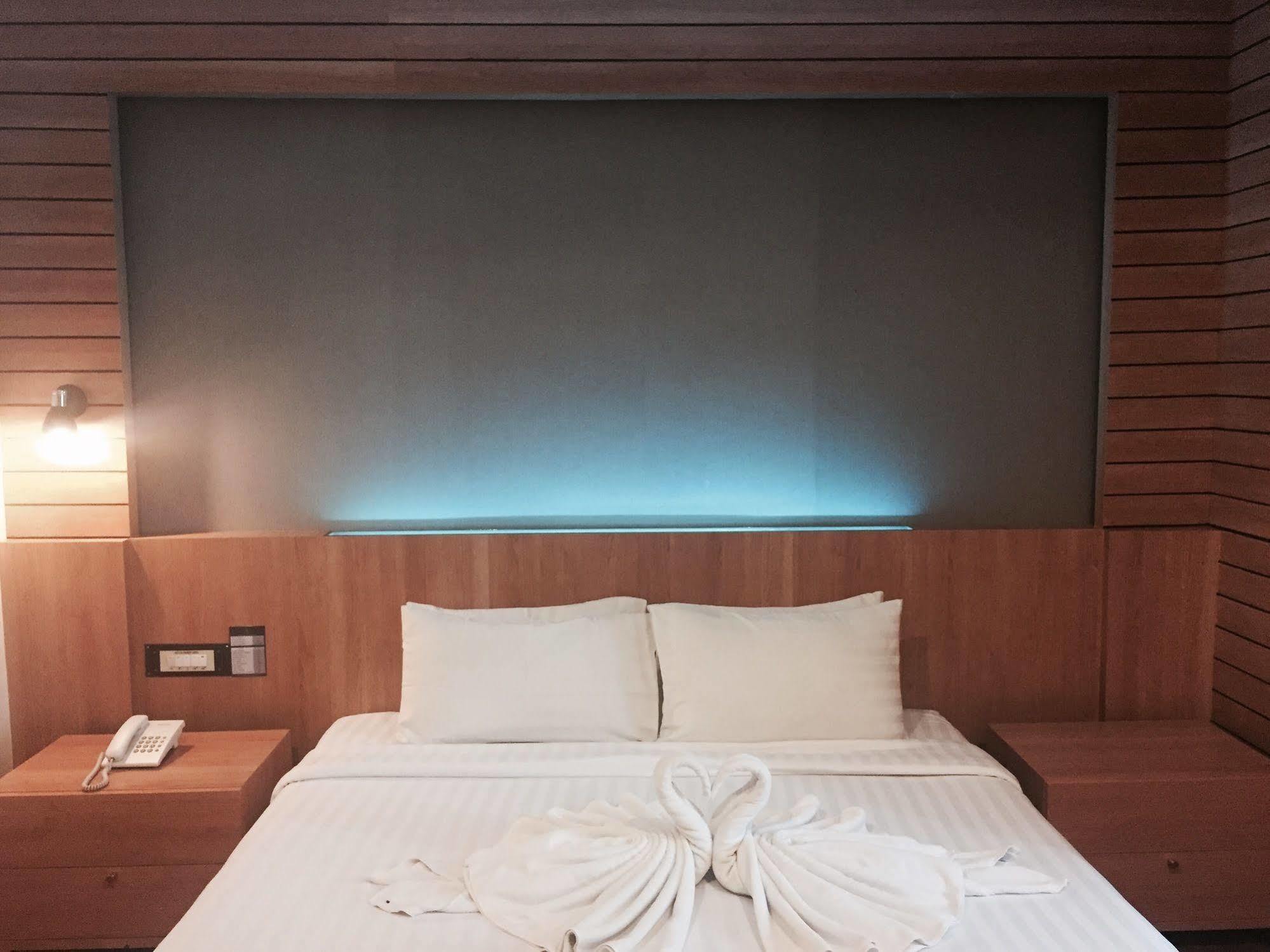 Hatyai Holiday Hotel หาดใหญ่ ภายนอก รูปภาพ