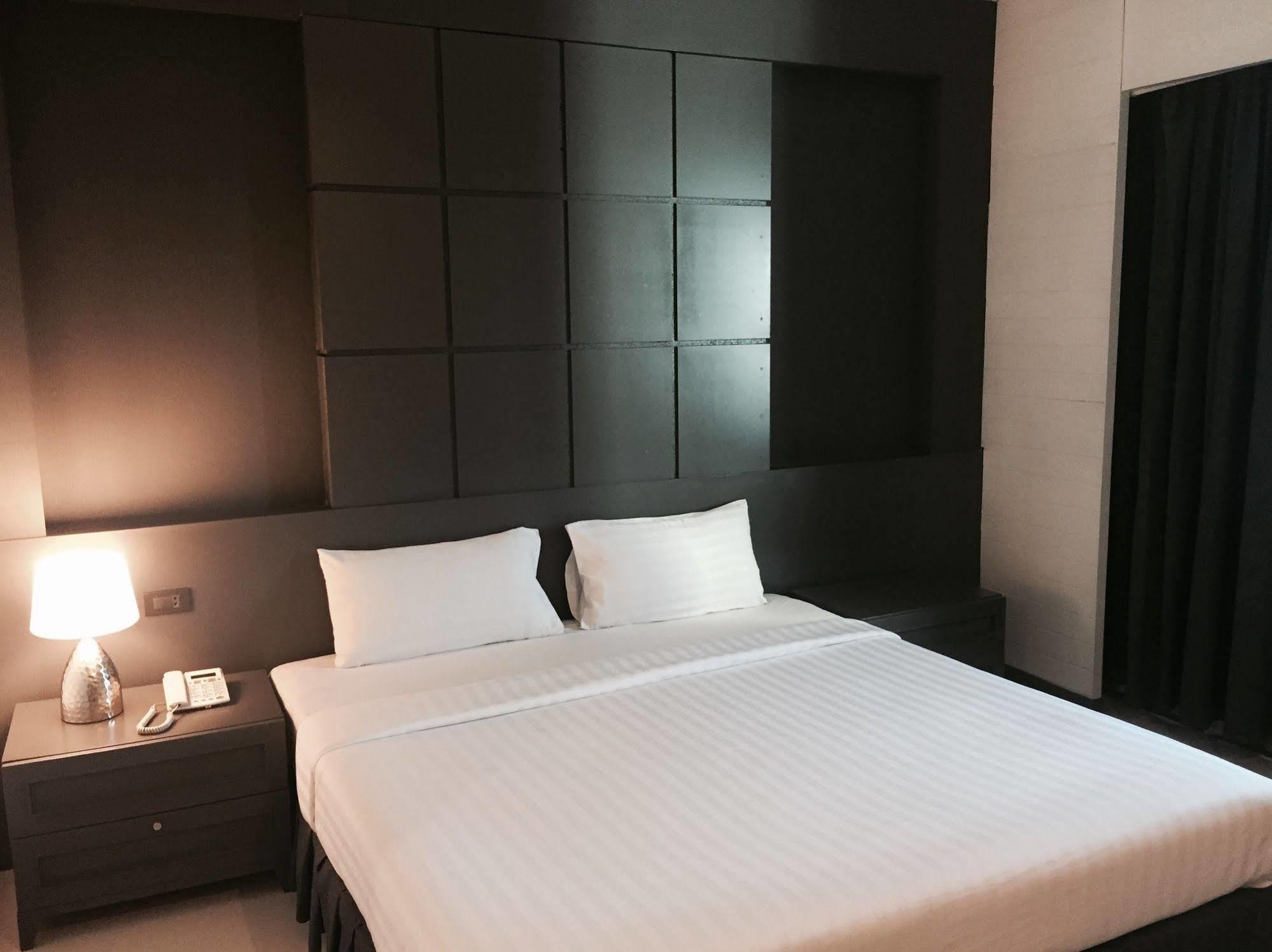 Hatyai Holiday Hotel หาดใหญ่ ภายนอก รูปภาพ