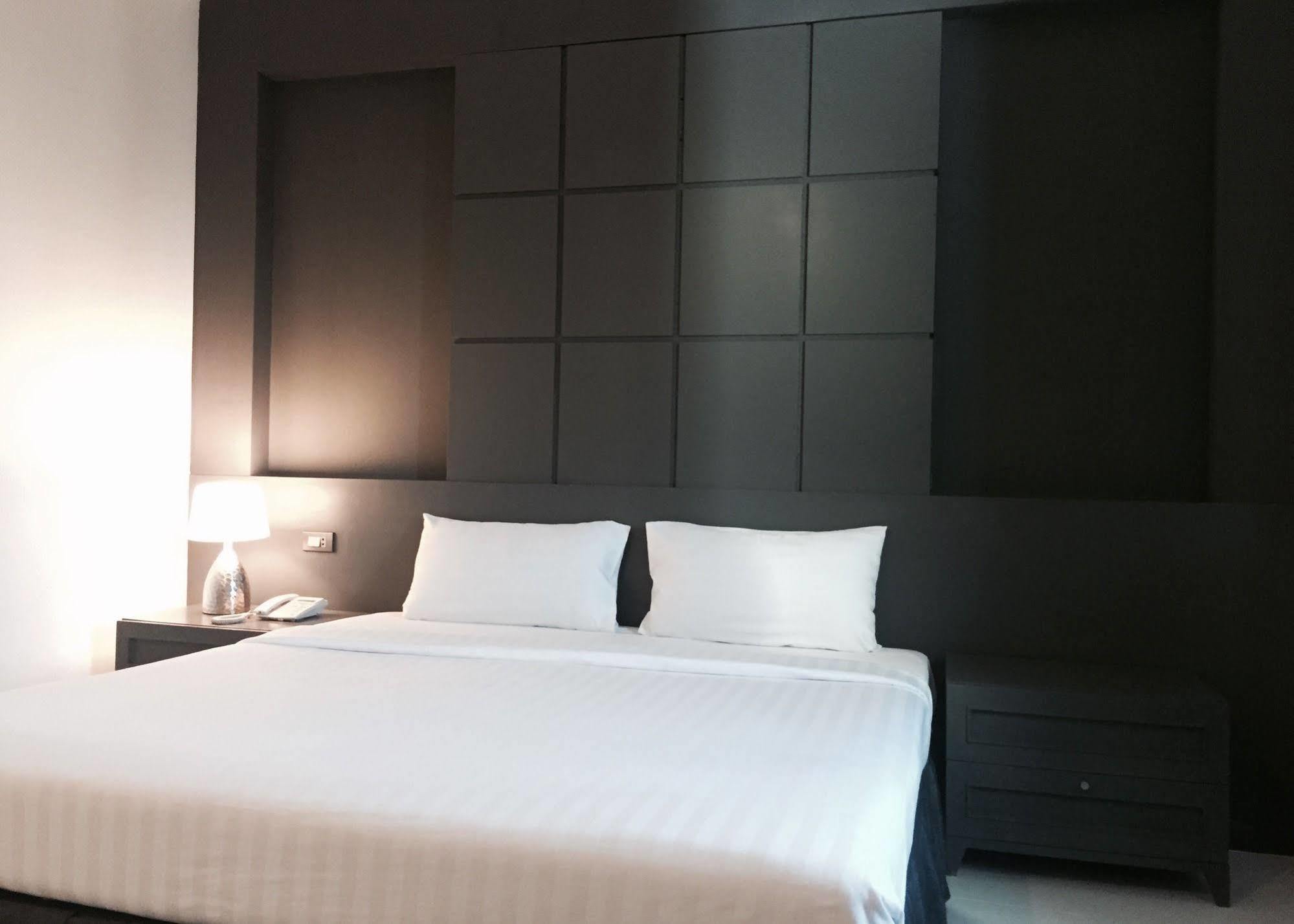 Hatyai Holiday Hotel หาดใหญ่ ภายนอก รูปภาพ